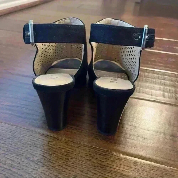 Unisa "Unpryce" open toe black size 6.5 faux perforated suede heels - Picture 6 of 11